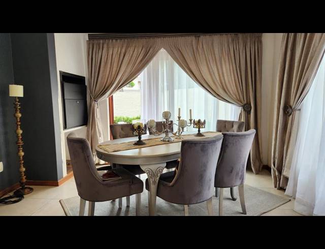 3 BEDROOM TOWNHOUSE FOR SALE IN MOOIKLOOF RIDGE ESTATE